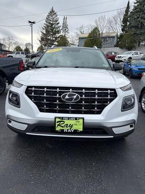 Lunar White 2023 Hyundai VENUE Limited
