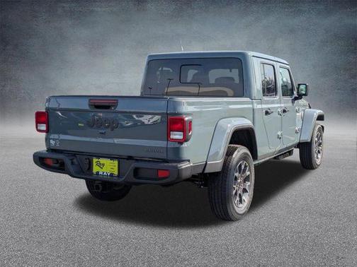 Anvil Clearcoat 2026 Jeep Gladiator Sahara 4x4