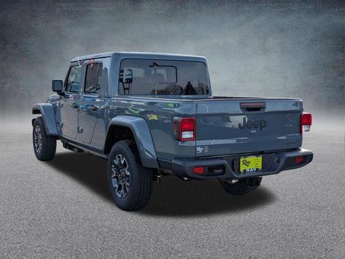 Anvil Clearcoat 2026 Jeep Gladiator Sahara 4x4