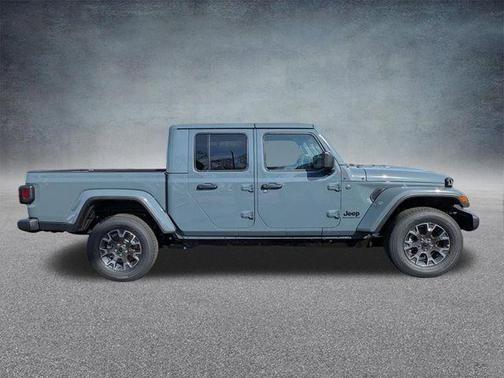 Anvil Clearcoat 2026 Jeep Gladiator Sahara 4x4