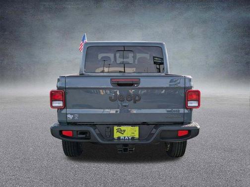 Anvil Clearcoat 2026 Jeep Gladiator Sahara 4x4