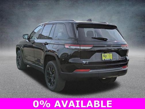 Diamond Black Crystal Pearlcoat 2026 Jeep Grand Cherokee Altitude