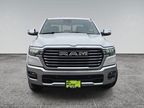 Ivory White Tri-Coat Pearlcoat 2026 RAM 1500 Laramie