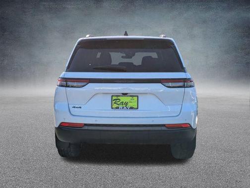 Bright White Clearcoat 2026 Jeep Grand Cherokee Limited