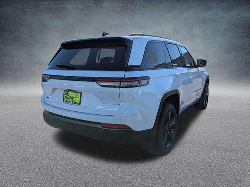 Bright White Clearcoat 2026 Jeep Grand Cherokee Limited