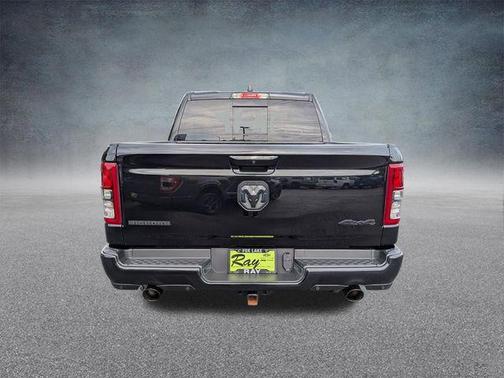 Diamond Black Crystal Pearlcoat 2021 RAM 1500 Big Horn/Lone Star