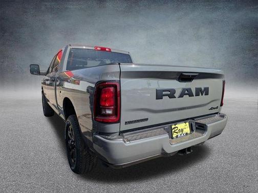 Ceramic Gray Clearcoat 2026 RAM 2500 Big Horn Crew Cab 4x4 6'4' Box