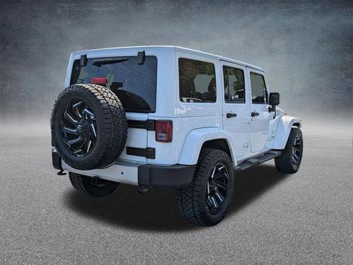 Bright White Clearcoat 2015 Jeep Wrangler Unlimited Sahara