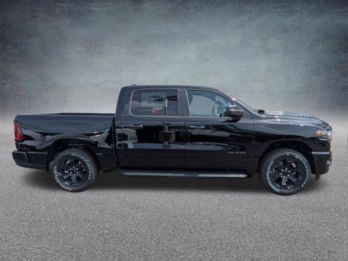 Diamond Black Crystal Pearlcoat 2026 RAM 1500 Express
