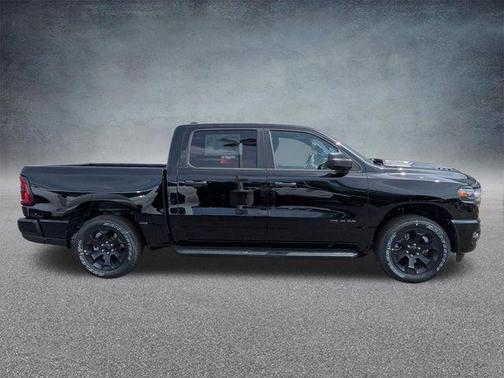Diamond Black Crystal Pearlcoat 2026 RAM 1500 Express
