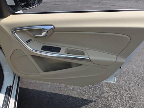 Crystal White Pearl 2014 Volvo S60 T5 Premier