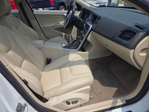 Crystal White Pearl 2014 Volvo S60 T5 Premier