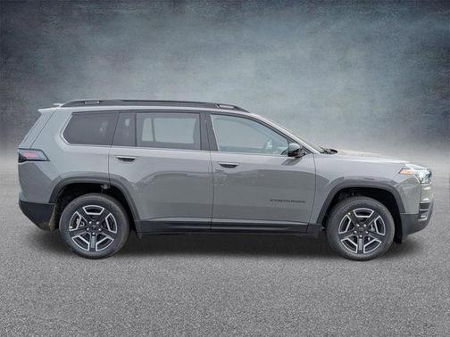 Sting-Gray Clearcoat 2026 Jeep Cherokee Laredo 4x4
