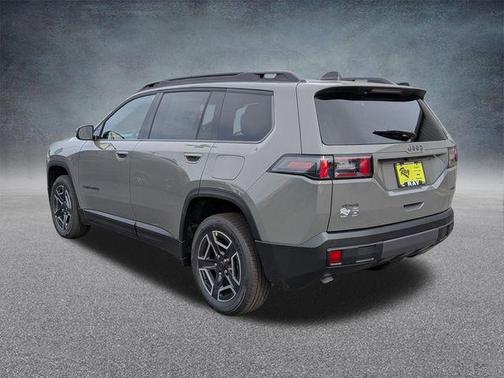 Sting-Gray Clearcoat 2026 Jeep Cherokee Laredo 4x4