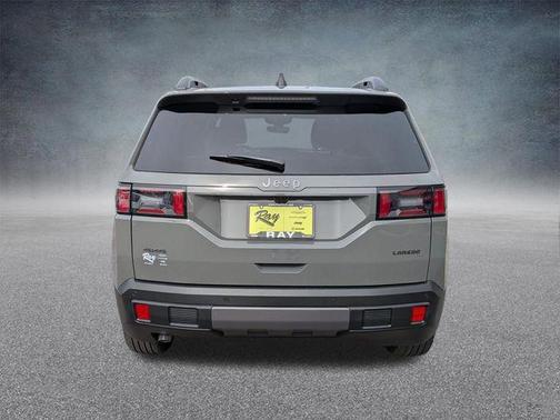 Sting-Gray Clearcoat 2026 Jeep Cherokee Laredo 4x4