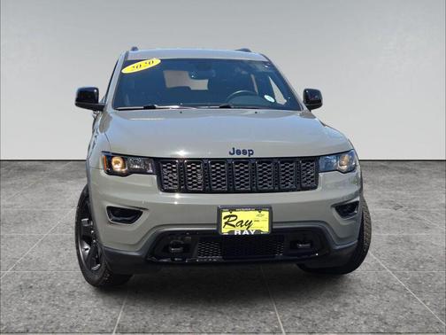 Sting-Gray Clearcoat 2020 Jeep Grand Cherokee Upland