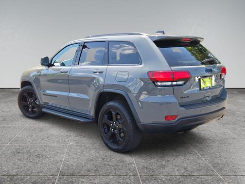 Sting-Gray Clearcoat 2020 Jeep Grand Cherokee Upland