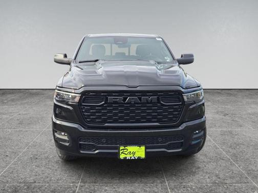 Diamond Black Crystal Pearlcoat 2026 RAM 1500 Express