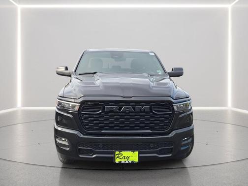 Diamond Black Crystal Pearlcoat 2026 RAM 1500 Express