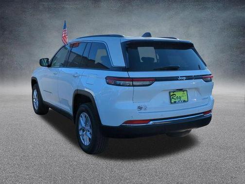 Bright White Clearcoat 2026 Jeep Grand Cherokee Altitude