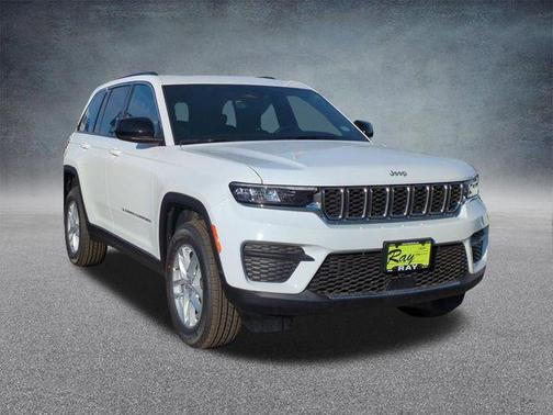 Bright White Clearcoat 2026 Jeep Grand Cherokee Altitude