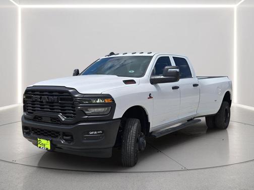 Bright White Clearcoat 2026 RAM 3500 Tradesman Crew Cab 4x4 8' Box
