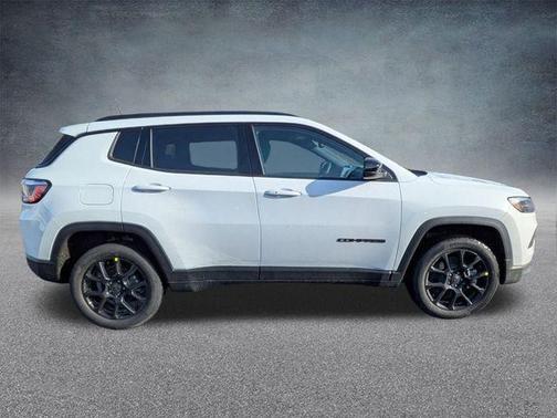 Bright White Clearcoat 2026 Jeep Compass Latitude