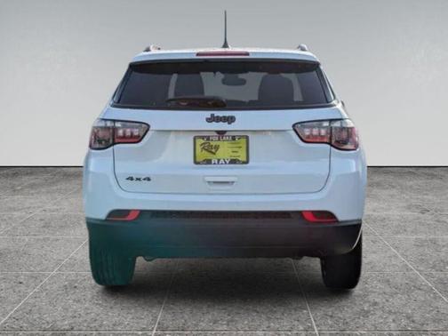 Bright White Clearcoat 2026 Jeep Compass Latitude