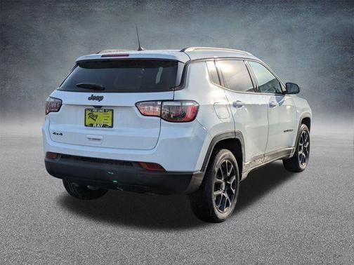 Bright White Clearcoat 2026 Jeep Compass Latitude