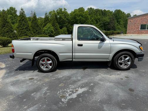 2004 Toyota Tacoma Base