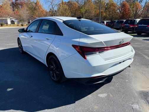 2021 Hyundai ELANTRA SEL