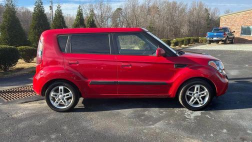 2010 Kia Soul +