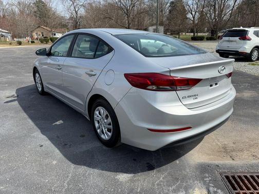 2018 Hyundai ELANTRA SE