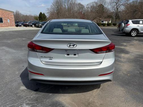 2018 Hyundai ELANTRA SE