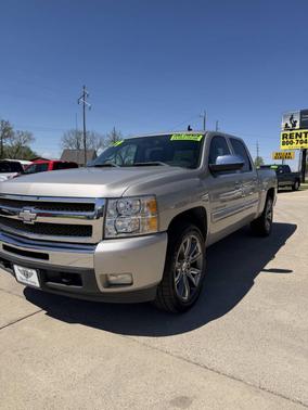 Gray 2009 Chevrolet Silverado 1500 LT Crew Cab