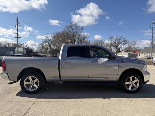 2019 RAM 1500 SLT