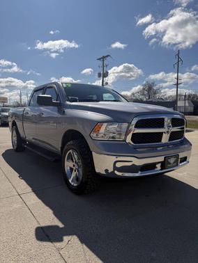 Billet Silver Metallic Clearcoat 2019 RAM 1500 SLT
