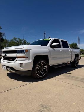 Summit White 2018 Chevrolet Silverado 1500 2LT