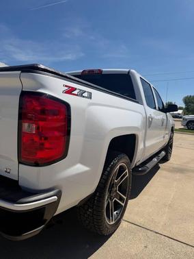 Summit White 2018 Chevrolet Silverado 1500 2LT