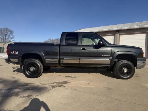 2004 Chevrolet Silverado 2500 LT H/D Extended Cab