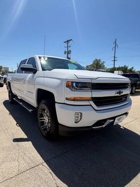 Summit White 2017 Chevrolet Silverado 1500 2LT