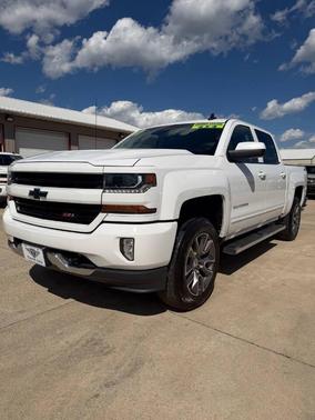 Summit White 2017 Chevrolet Silverado 1500 2LT