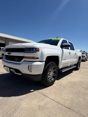 Summit White 2017 Chevrolet Silverado 1500 2LT