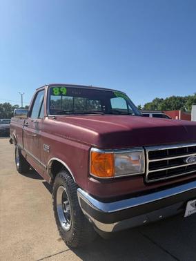 Red 1989 Ford F-150 XLT Lariat 2dr Standard Cab LB