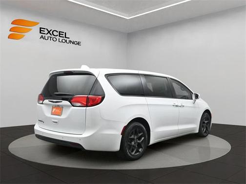 2020 Chrysler Pacifica Touring