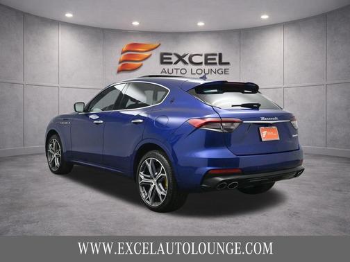 Blu Emozione Metallic 2022 Maserati Levante Modena