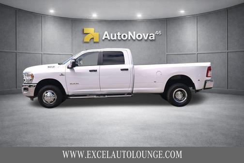 Bright White Clearcoat 2024 RAM 3500 Big Horn Crew Cab 4x4 8' Box