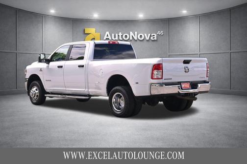 Bright White Clearcoat 2024 RAM 3500 Big Horn Crew Cab 4x4 8' Box