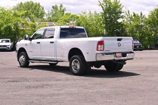 Bright White Clearcoat 2024 RAM 3500 Big Horn Crew Cab 4x4 8' Box