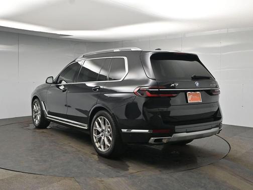 Black Sapphire Metallic 2023 BMW X7 xDrive40i